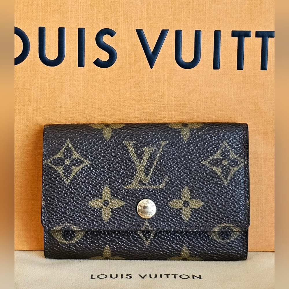 Authentic LOUIS VUITTON Monogram 6 Key Compact Key Case